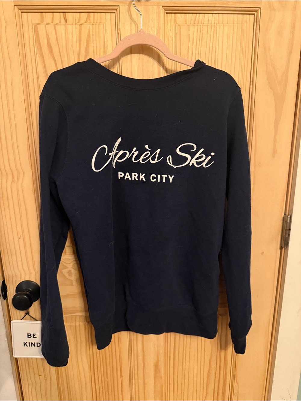 Navy Crewneck Sweater with 'Après Ski Park City' Script